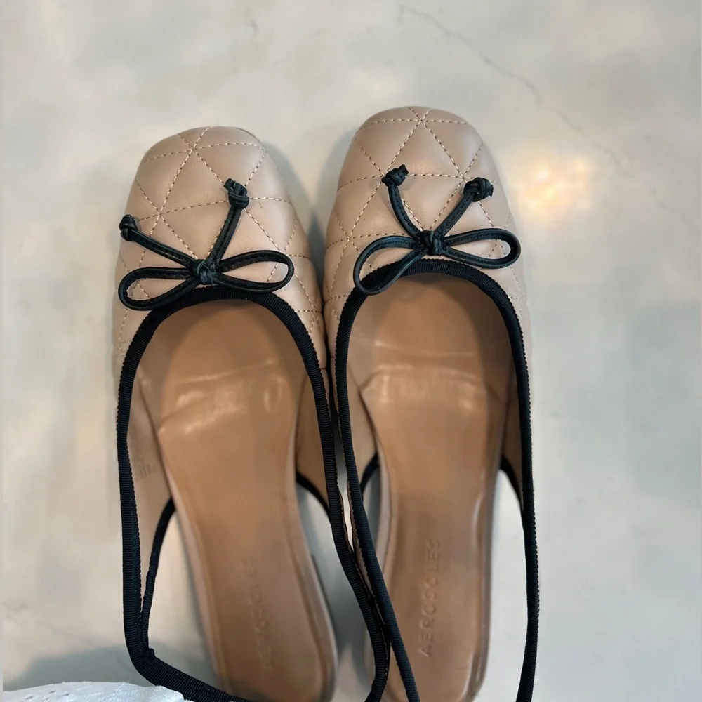 AEROSOLES quilted beige
